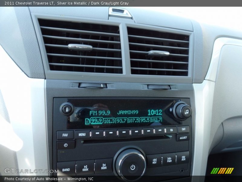 Silver Ice Metallic / Dark Gray/Light Gray 2011 Chevrolet Traverse LT