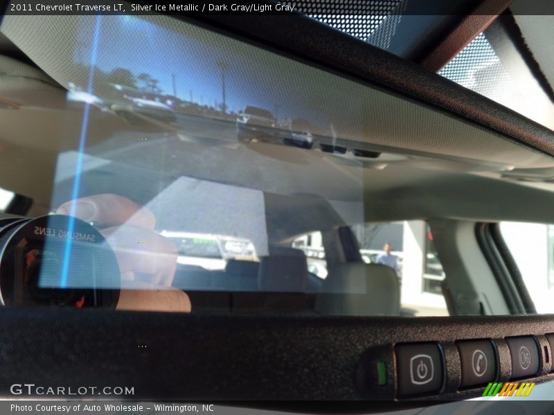 Silver Ice Metallic / Dark Gray/Light Gray 2011 Chevrolet Traverse LT