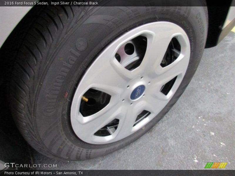 Ingot Silver / Charcoal Black 2016 Ford Focus S Sedan