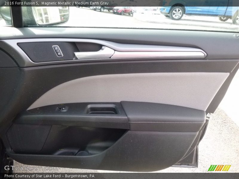 Magnetic Metallic / Medium Earth Gray 2016 Ford Fusion S
