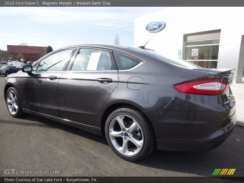 Magnetic Metallic / Medium Earth Gray 2016 Ford Fusion S