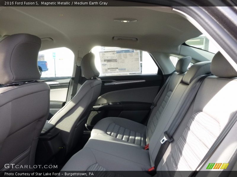 Magnetic Metallic / Medium Earth Gray 2016 Ford Fusion S