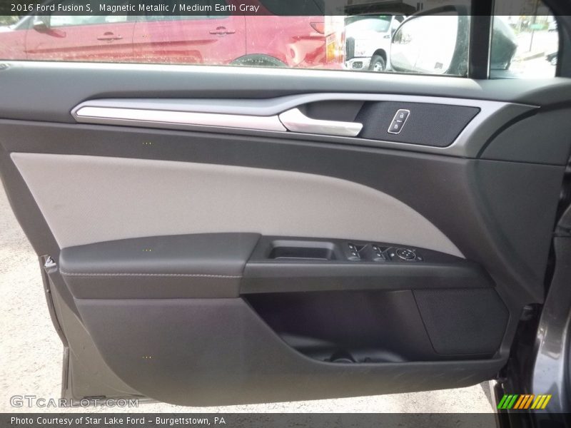 Magnetic Metallic / Medium Earth Gray 2016 Ford Fusion S