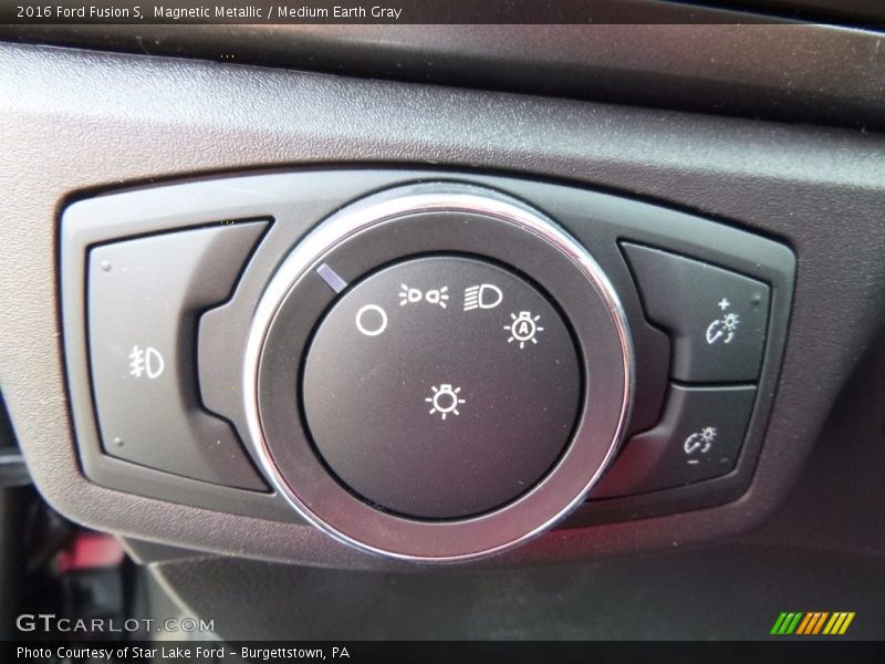 Magnetic Metallic / Medium Earth Gray 2016 Ford Fusion S