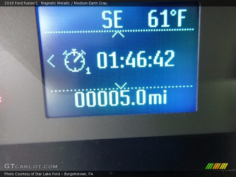 Magnetic Metallic / Medium Earth Gray 2016 Ford Fusion S