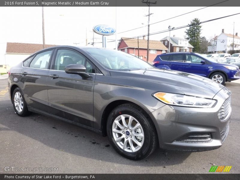 Front 3/4 View of 2016 Fusion S