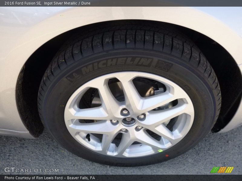 Ingot Silver Metallic / Dune 2016 Ford Fusion SE