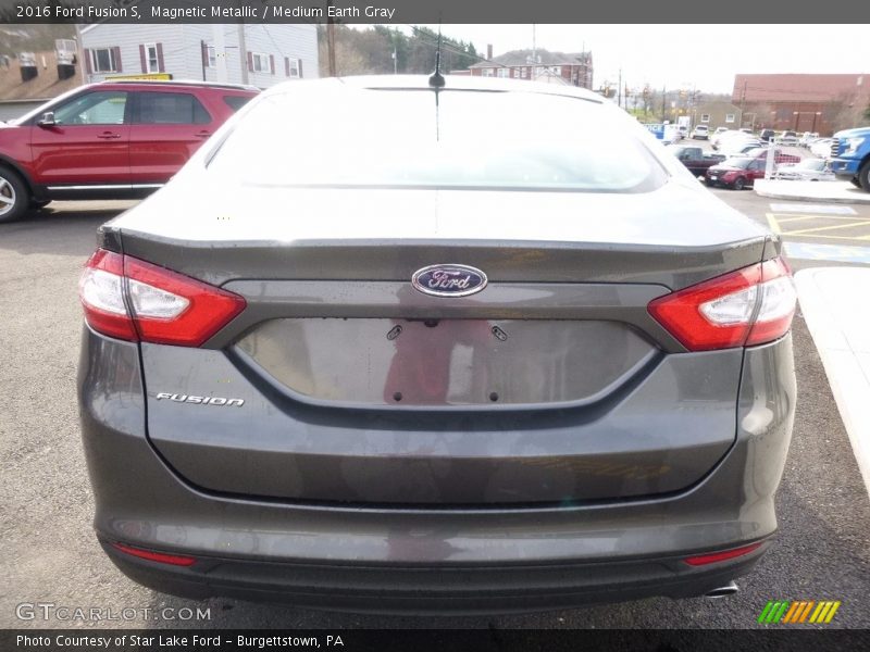 Magnetic Metallic / Medium Earth Gray 2016 Ford Fusion S