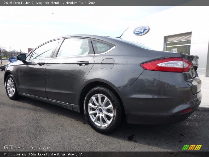 Magnetic Metallic / Medium Earth Gray 2016 Ford Fusion S