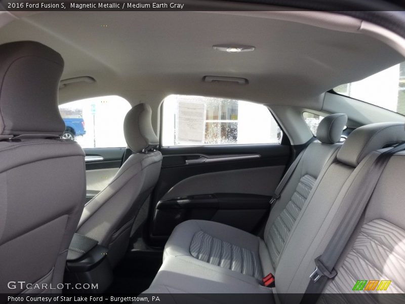 Magnetic Metallic / Medium Earth Gray 2016 Ford Fusion S