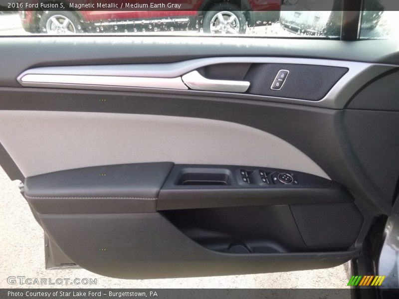 Magnetic Metallic / Medium Earth Gray 2016 Ford Fusion S