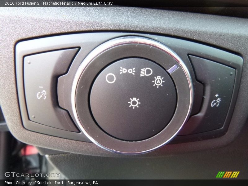 Magnetic Metallic / Medium Earth Gray 2016 Ford Fusion S