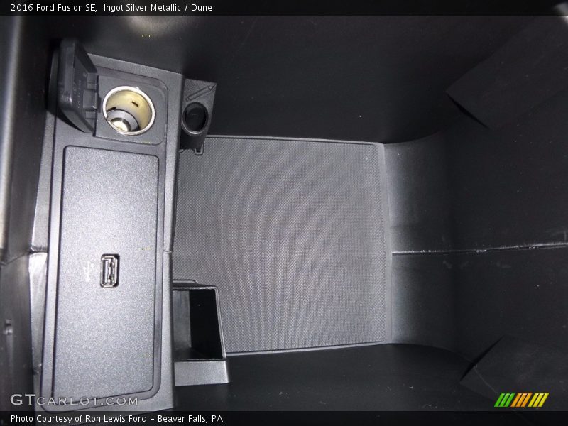 Ingot Silver Metallic / Dune 2016 Ford Fusion SE