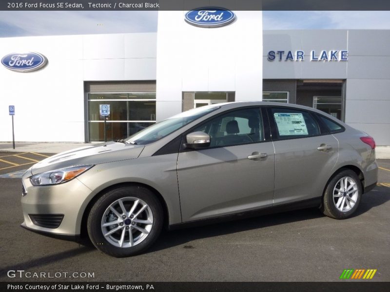Tectonic / Charcoal Black 2016 Ford Focus SE Sedan