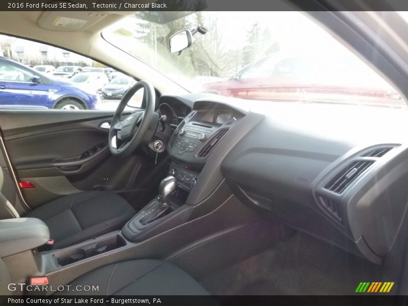 Tectonic / Charcoal Black 2016 Ford Focus SE Sedan