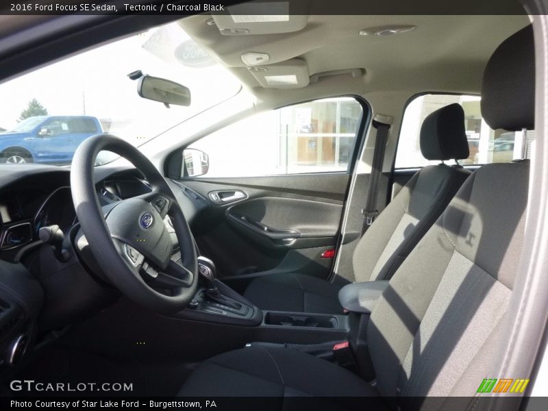 Tectonic / Charcoal Black 2016 Ford Focus SE Sedan