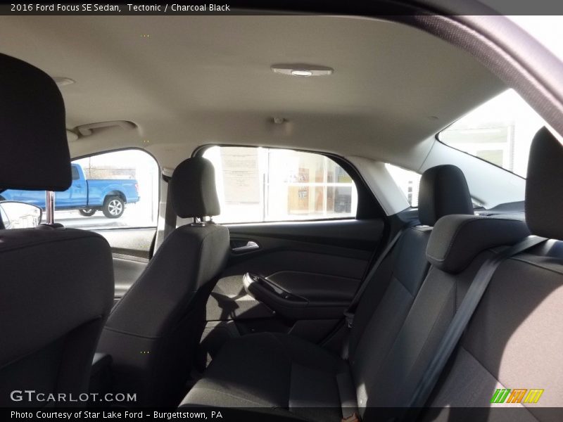 Tectonic / Charcoal Black 2016 Ford Focus SE Sedan