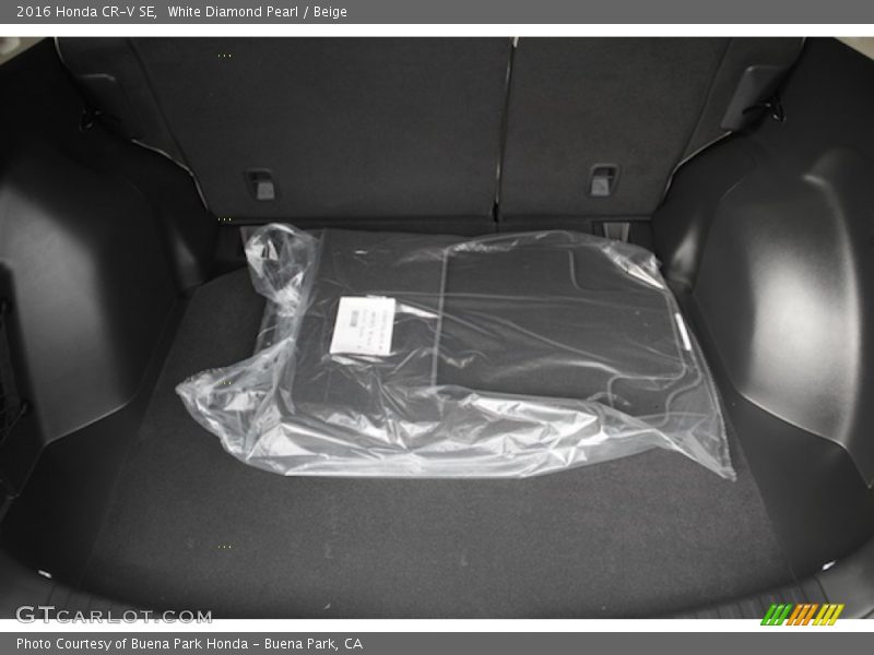 White Diamond Pearl / Beige 2016 Honda CR-V SE