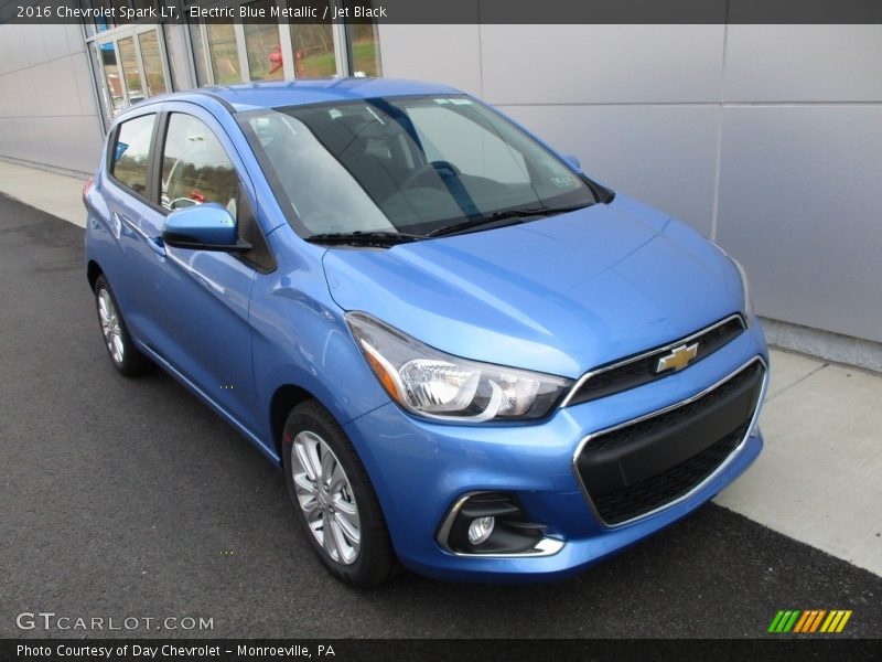 Front 3/4 View of 2016 Spark LT