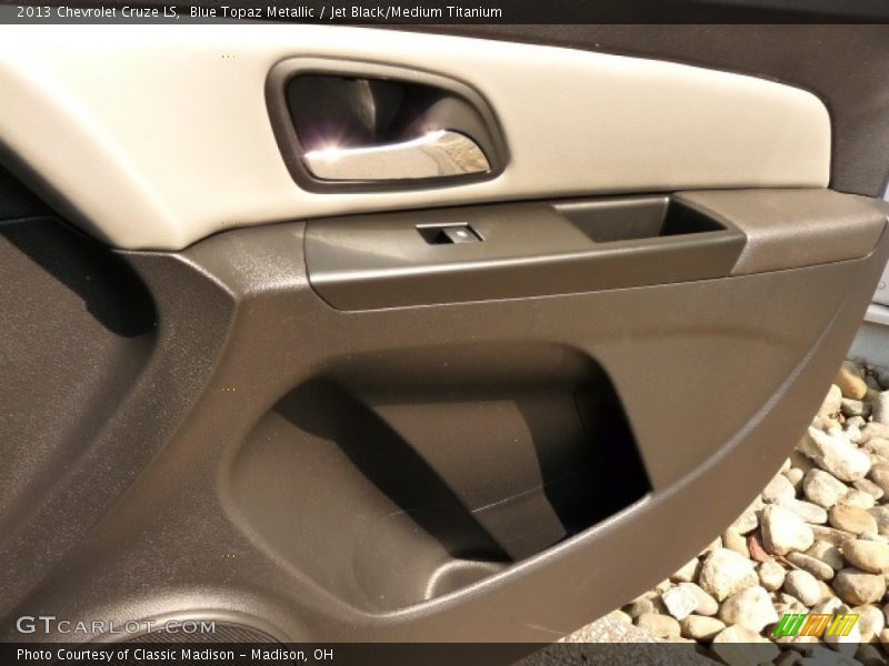Blue Topaz Metallic / Jet Black/Medium Titanium 2013 Chevrolet Cruze LS