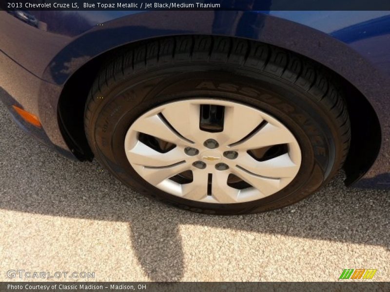 Blue Topaz Metallic / Jet Black/Medium Titanium 2013 Chevrolet Cruze LS