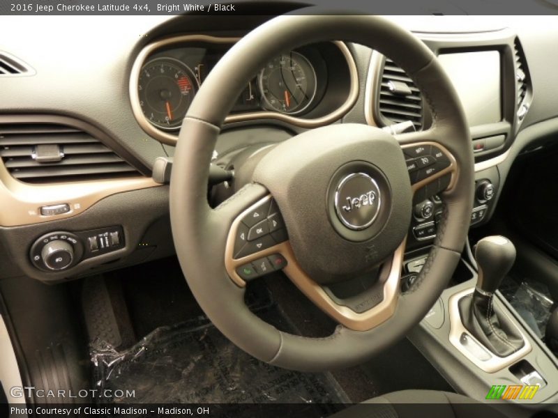 Bright White / Black 2016 Jeep Cherokee Latitude 4x4