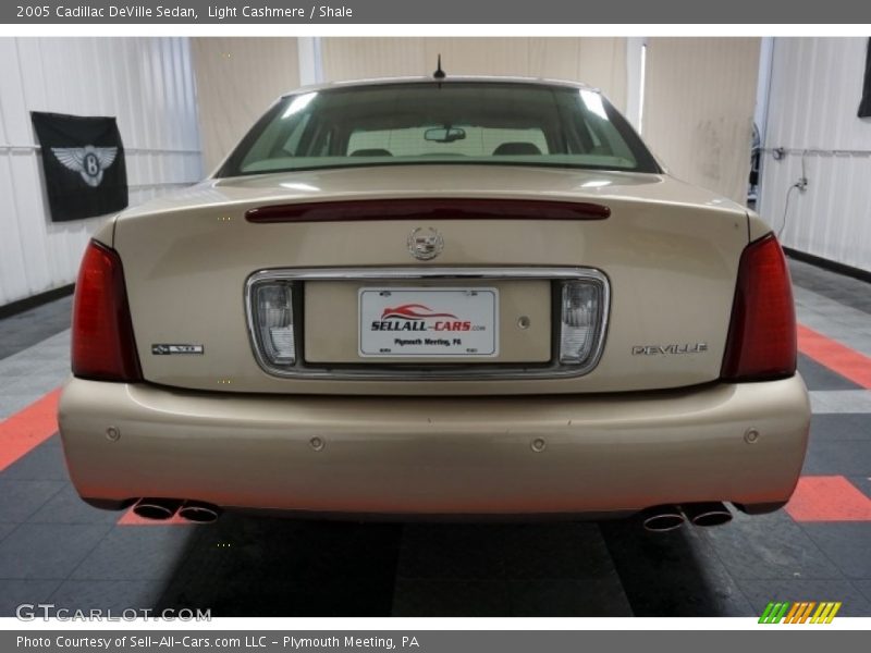 Light Cashmere / Shale 2005 Cadillac DeVille Sedan