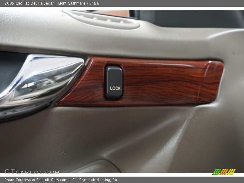 Light Cashmere / Shale 2005 Cadillac DeVille Sedan