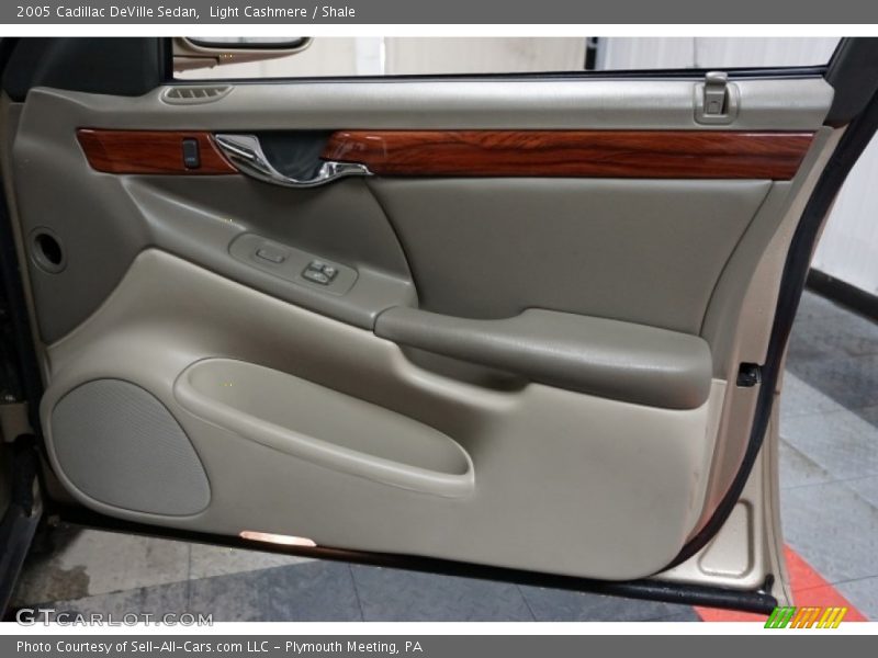 Light Cashmere / Shale 2005 Cadillac DeVille Sedan