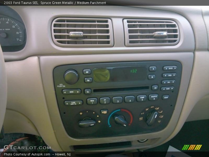 Spruce Green Metallic / Medium Parchment 2003 Ford Taurus SES