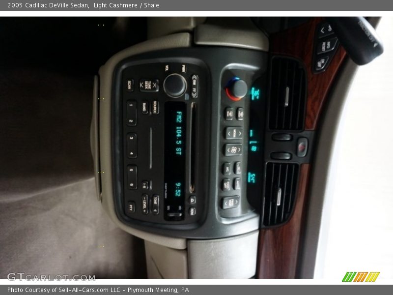 Light Cashmere / Shale 2005 Cadillac DeVille Sedan