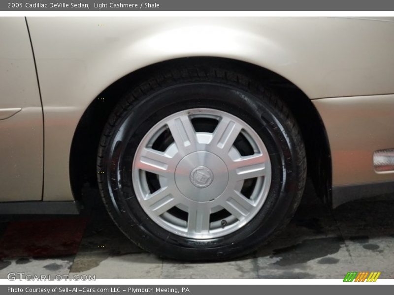 Light Cashmere / Shale 2005 Cadillac DeVille Sedan
