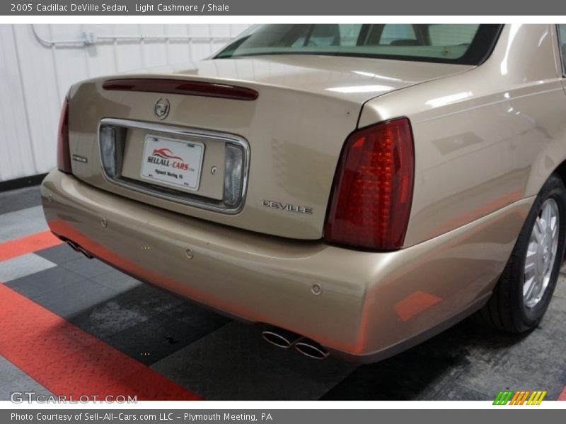Light Cashmere / Shale 2005 Cadillac DeVille Sedan