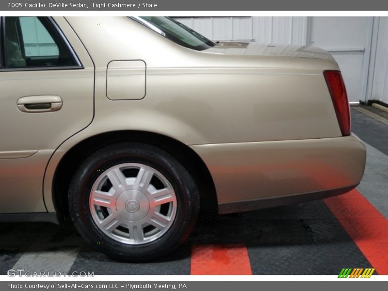 Light Cashmere / Shale 2005 Cadillac DeVille Sedan