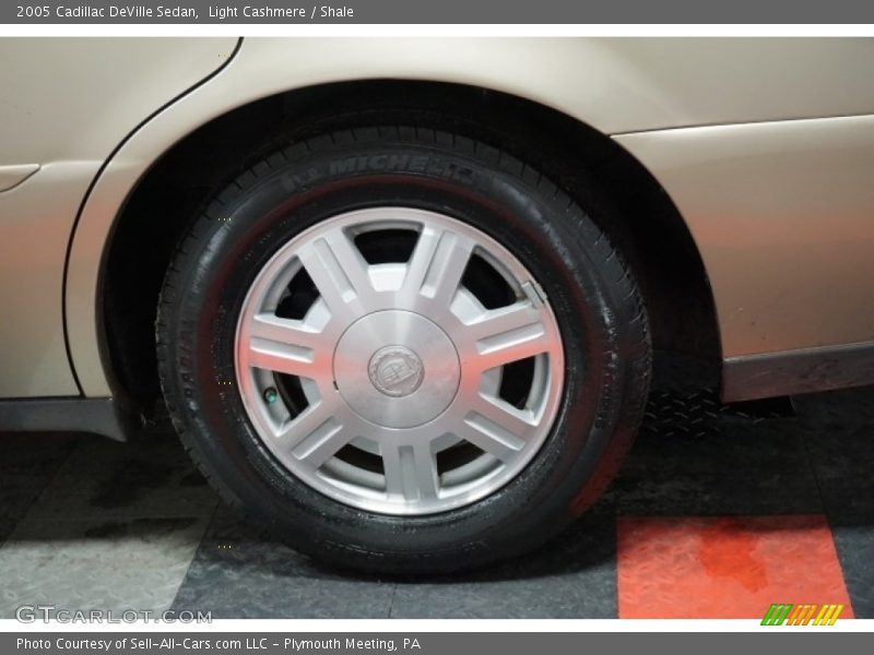 Light Cashmere / Shale 2005 Cadillac DeVille Sedan