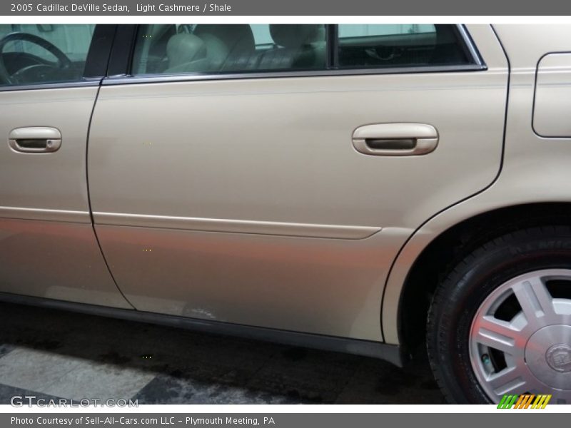 Light Cashmere / Shale 2005 Cadillac DeVille Sedan