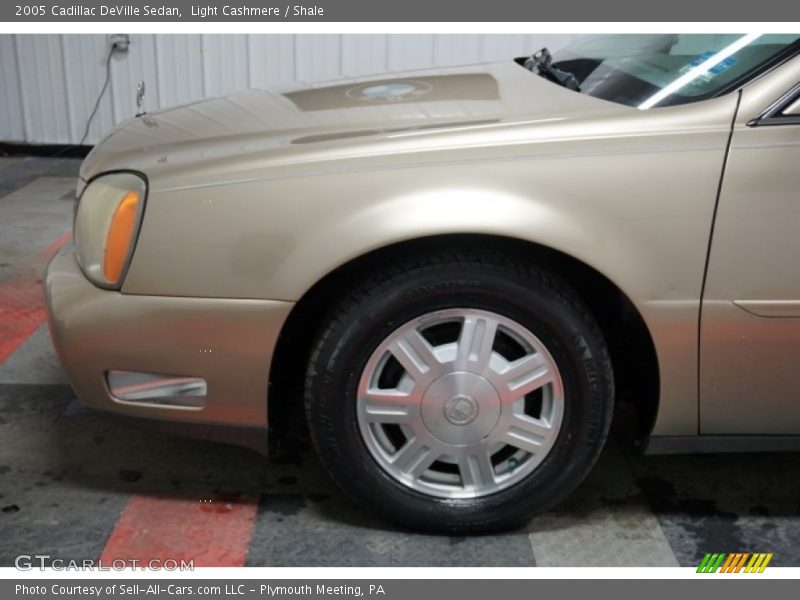 Light Cashmere / Shale 2005 Cadillac DeVille Sedan