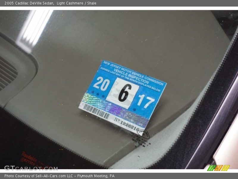 Light Cashmere / Shale 2005 Cadillac DeVille Sedan