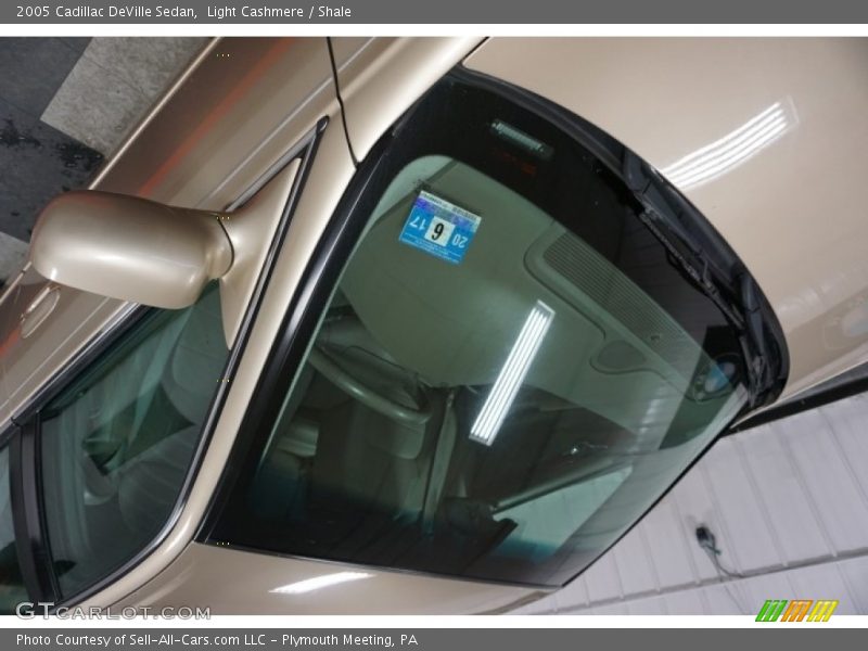 Light Cashmere / Shale 2005 Cadillac DeVille Sedan