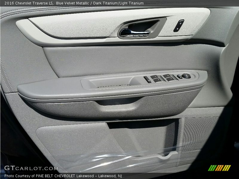 Blue Velvet Metallic / Dark Titanium/Light Titanium 2016 Chevrolet Traverse LS