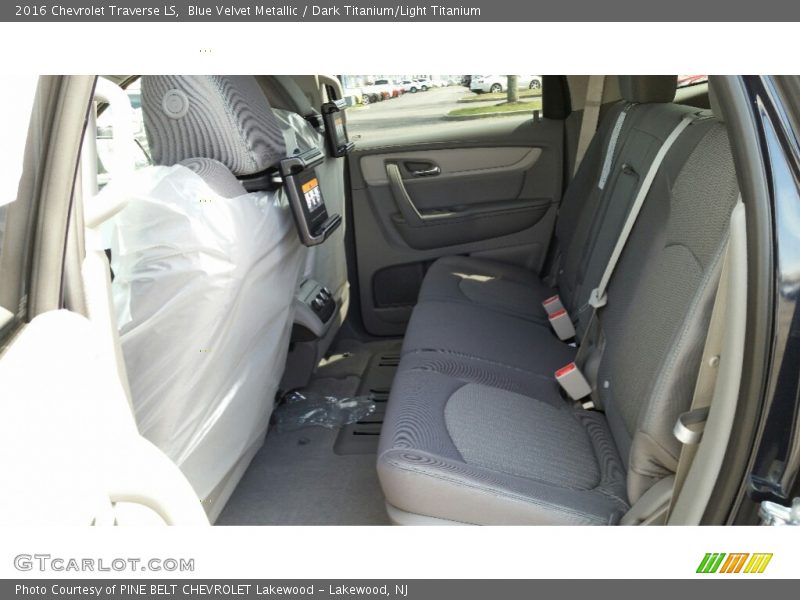 Blue Velvet Metallic / Dark Titanium/Light Titanium 2016 Chevrolet Traverse LS