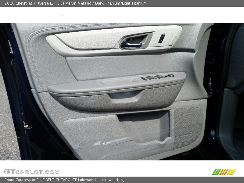 Blue Velvet Metallic / Dark Titanium/Light Titanium 2016 Chevrolet Traverse LS