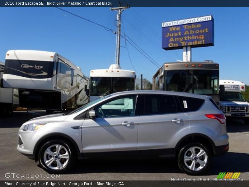 Ingot Silver Metallic / Charcoal Black 2016 Ford Escape SE