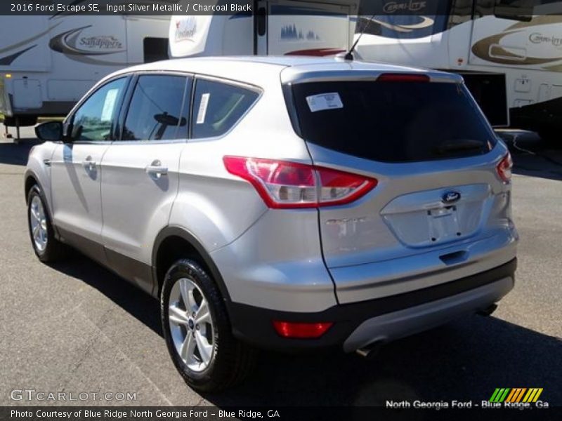 Ingot Silver Metallic / Charcoal Black 2016 Ford Escape SE