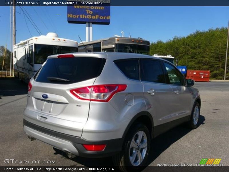 Ingot Silver Metallic / Charcoal Black 2016 Ford Escape SE
