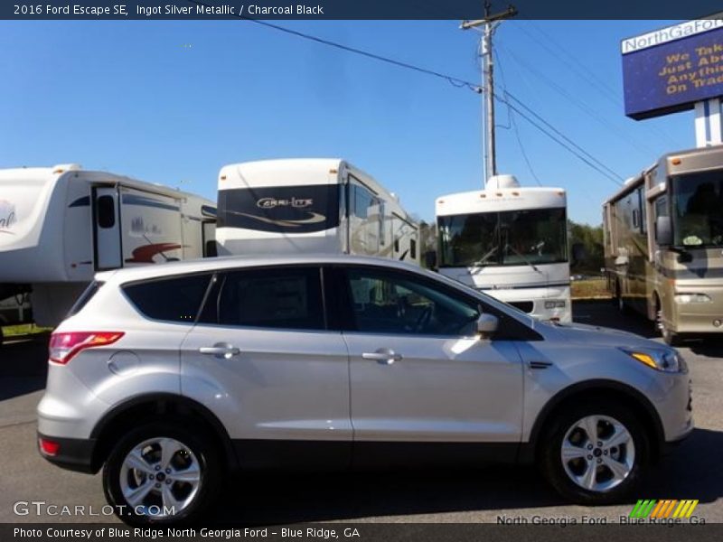 Ingot Silver Metallic / Charcoal Black 2016 Ford Escape SE