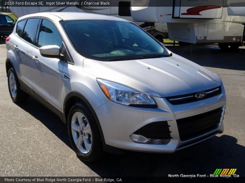 Ingot Silver Metallic / Charcoal Black 2016 Ford Escape SE