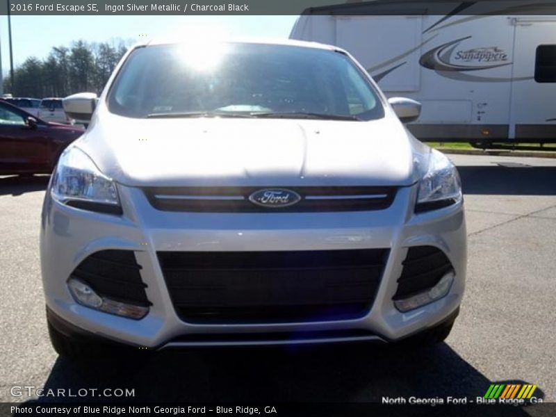 Ingot Silver Metallic / Charcoal Black 2016 Ford Escape SE