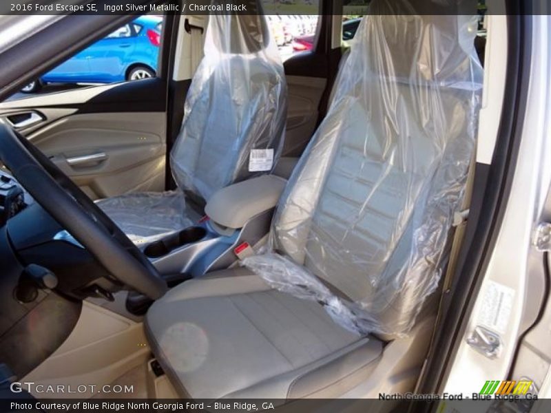 Ingot Silver Metallic / Charcoal Black 2016 Ford Escape SE