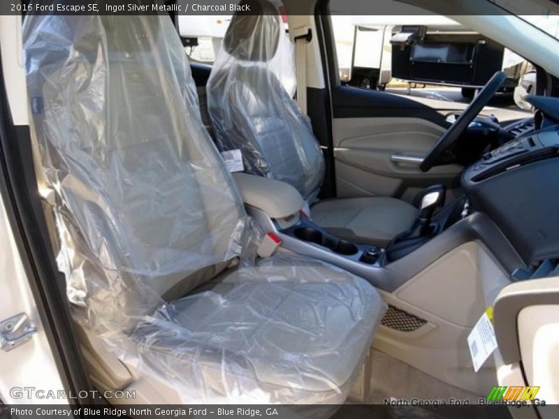 Ingot Silver Metallic / Charcoal Black 2016 Ford Escape SE